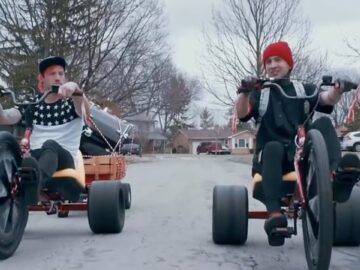 twenty one pilots: Stressed Out [OFFICIAL VIDEO]