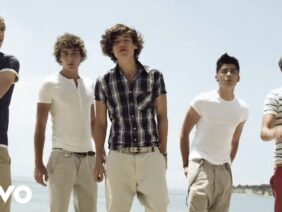 One Direction – What Makes You Beautiful (Official Video)